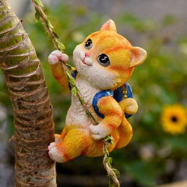 Cute Squirrel Cat Climbing Courtyard Garden Resin Ornament Cute Squirrel Cat Climbing Courtyard Garden Resin Ornament