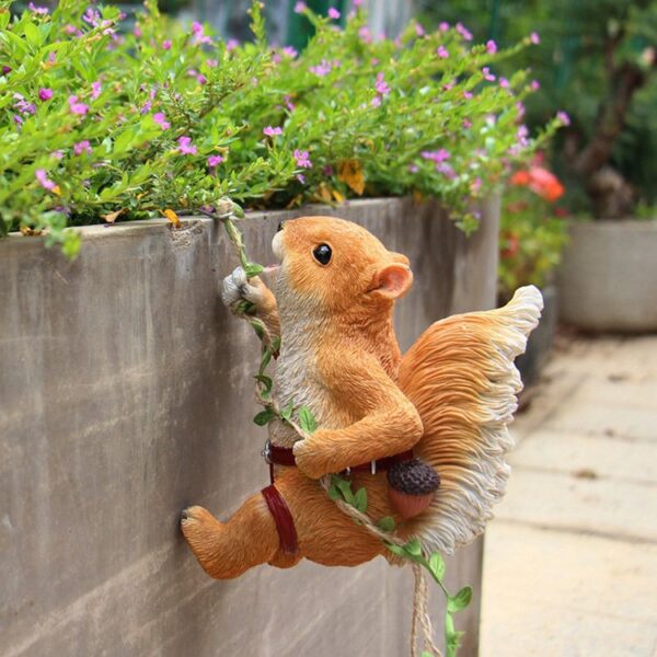 O1CN01H9RDV01p4CPgpc21V_!!2206684765306-0-cib Cute Squirrel Cat Climbing Courtyard Garden Resin Ornament