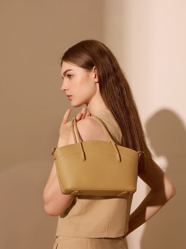 O1CN01SpcKmJ290LMdANvS8_!!952538005-0-cib (1) Genuine First Layer Cowhide Handbag Large Capacity Shoulder Bag