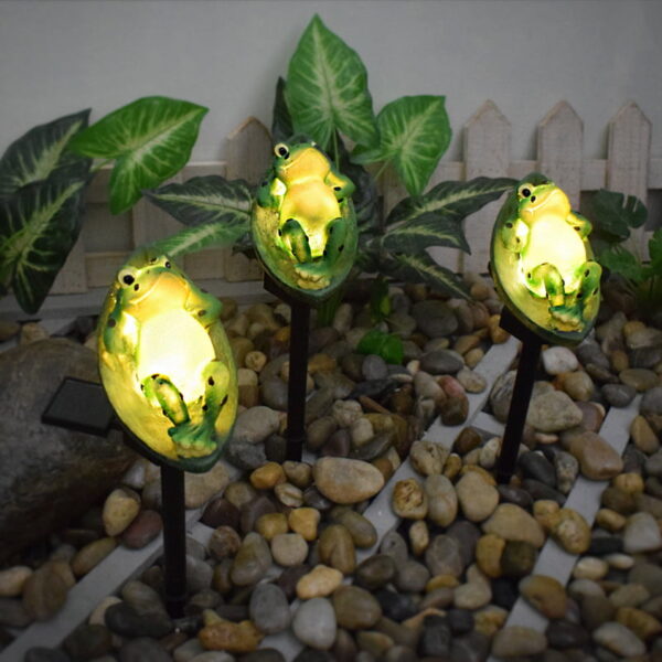 Cute Green Frog Leaf Outdoor Solar LED Light