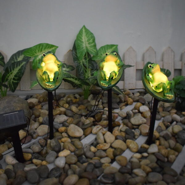 Cute Green Frog Leaf Outdoor Solar LED Light