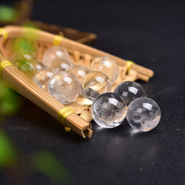 Natural White Crystal Round Ball Home Decoration