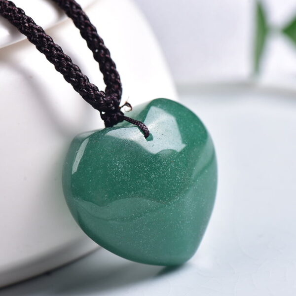 Natural Green Aventurine Rough Stone Love Heart Aventurine Pendant Necklace Natural Green Aventurine Rough Stone Love Heart Aventurine Pendant Necklace