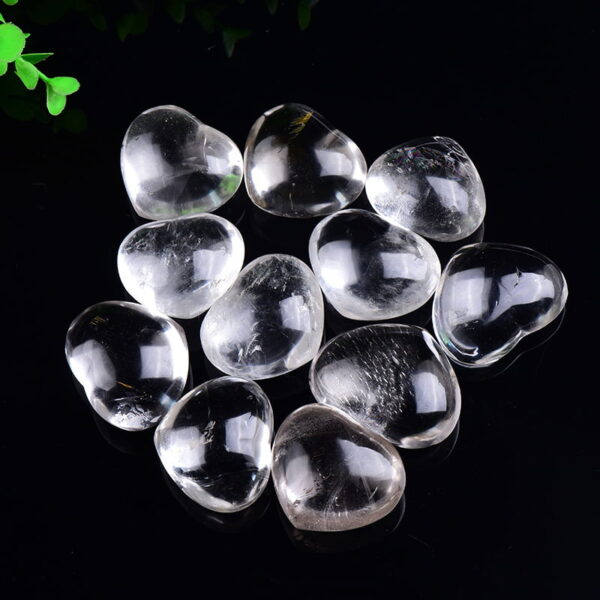 Natural Heart-shaped White Crystal Pendant Craft Natural Heart-shaped White Crystal Pendant Craft