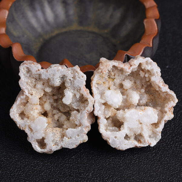 Natural White Crystal Cave Agate Crystal Cave Mineral Specimen Ornaments Crystal Raw Stone White Crystal Cave